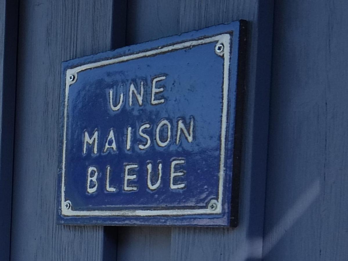 Blaues Haus - Une Maison Bleue Hetzerath Exterior photo